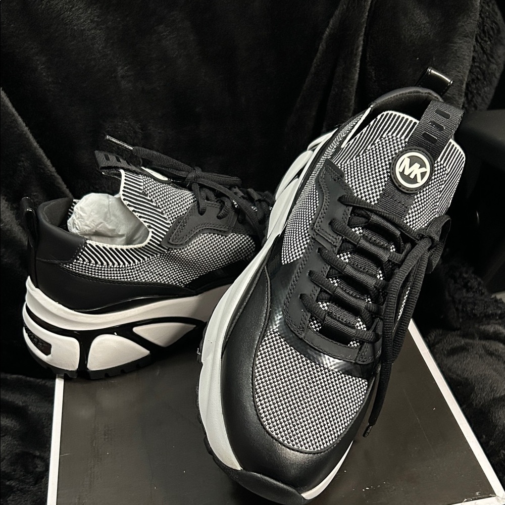 Michael Kors Monochrome Men's Sneakers - Picture 4 of 7